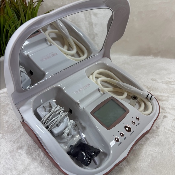 Trophy Skin White Skincare Tool - Picture 2 of 6